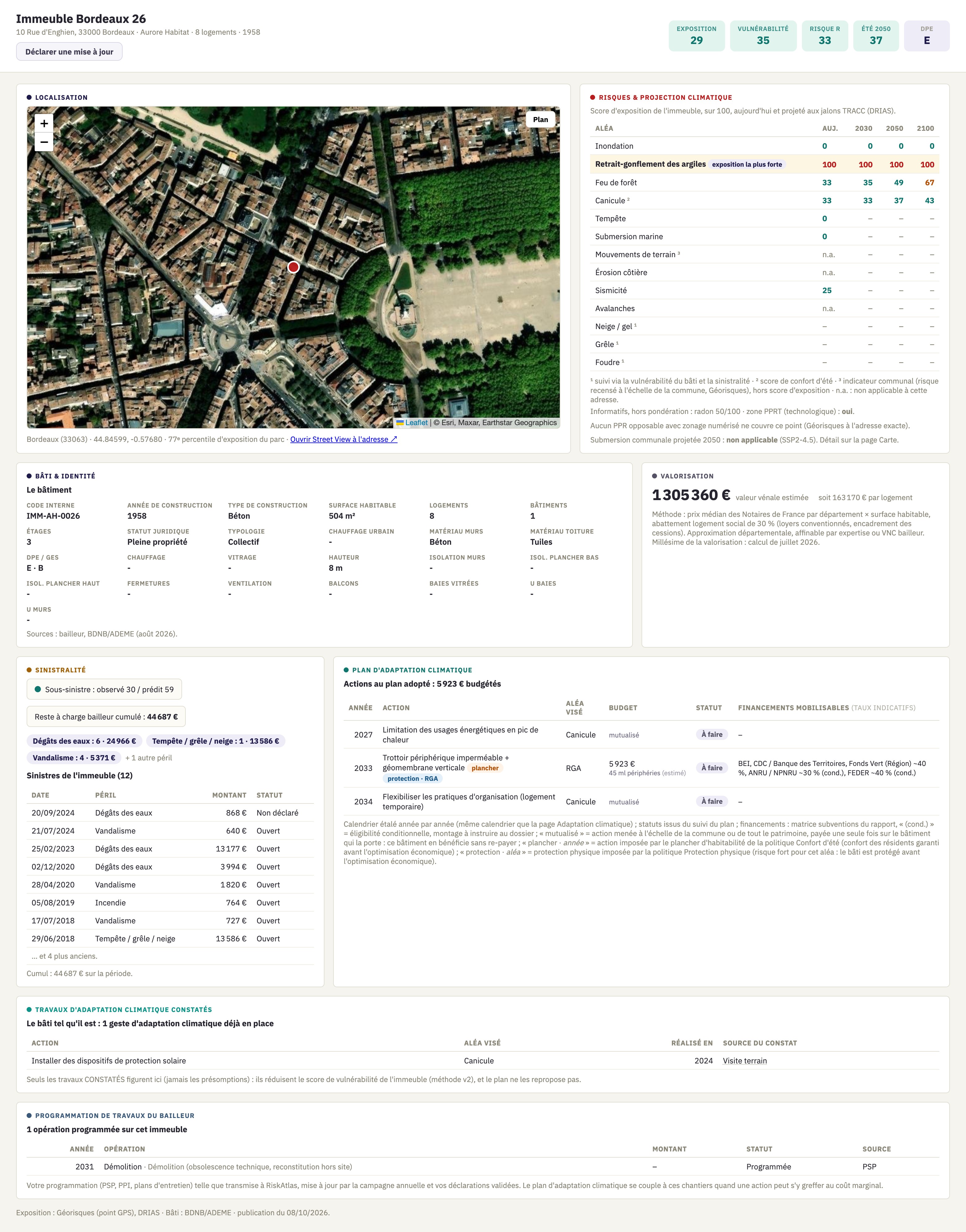 Portail RiskAtlas, fiche immeuble : satellite, façade, 13 aléas projetés (cas fictif Aurore)